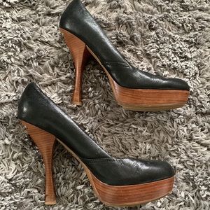 Michael kors platform pump